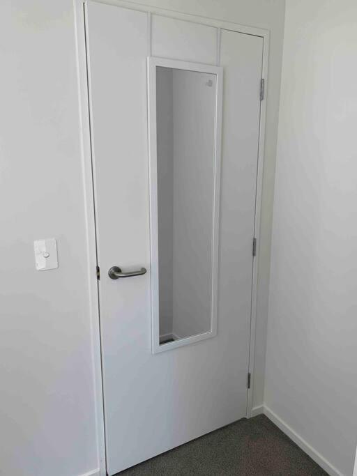 2 Bedrooms Apprtmt Plus Underground Parking In Cbd Christchurch Exterior photo