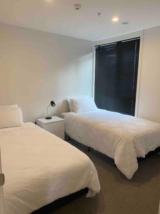 2 Bedrooms Apprtmt Plus Underground Parking In Cbd Christchurch Exterior photo